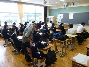 教室で参加する生徒1