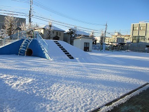 雪景色の園庭 (2)