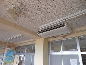 教室のエアコン