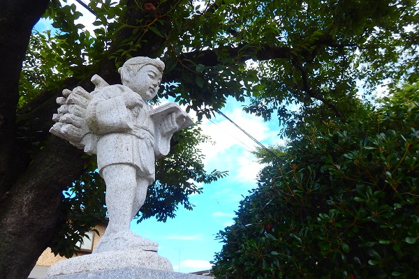 7月の二宮金次郎像