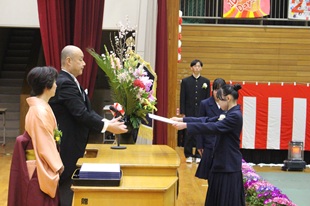 証書授与(1) 証書授与(1)