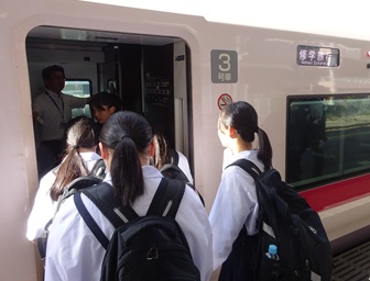 専用列車に乗車 専用列車に乗車