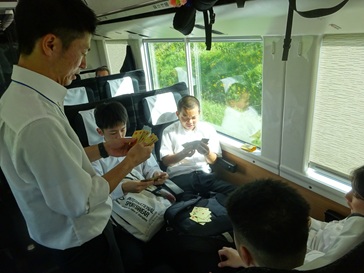 列車の中の様子1 列車の中の様子1