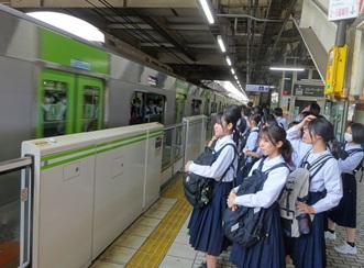 山手線へ乗車 山手線へ乗車