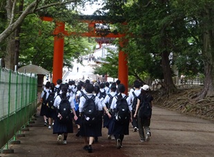 二月堂を後に 二月堂を後に