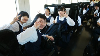 電車内 電車内