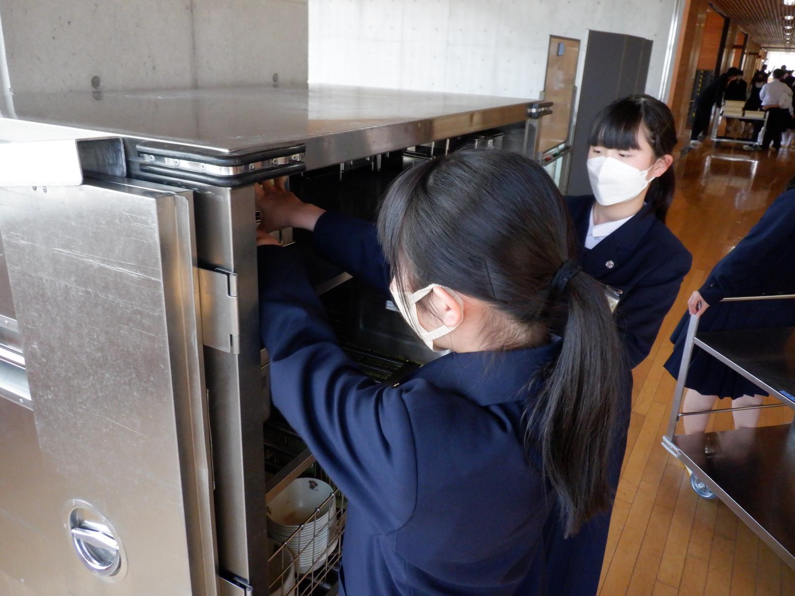 6 6