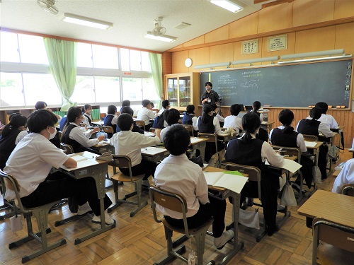 教室で授業 教室で授業