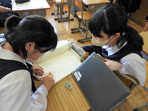昼休みの教室 昼休みの教室