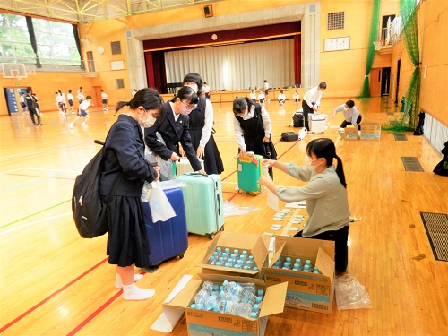 水を受け取る1 水を受け取る1