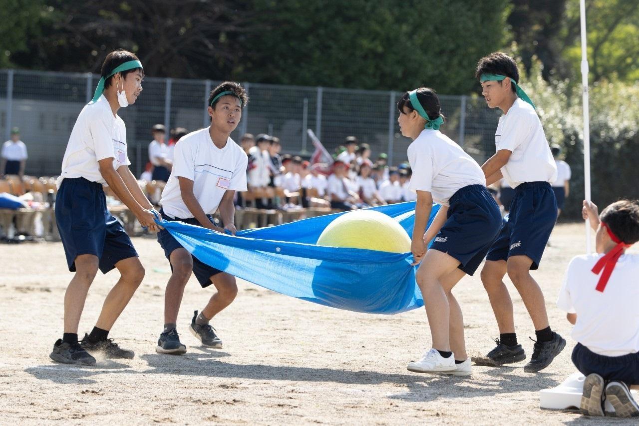 LINE_ALBUM_2学年競技（ボール運ぶの厳しいって、2年クラス対抗リレー）_241020_8