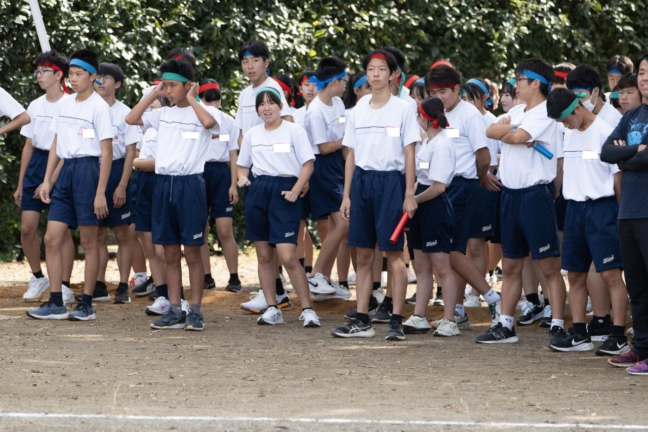 LINE_ALBUM_2学年競技（ボール運ぶの厳しいって、2年クラス対抗リレー）_241020_17