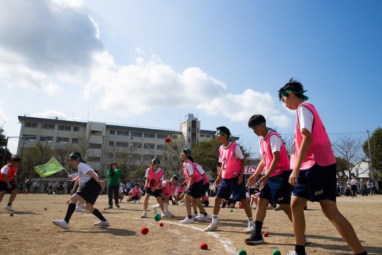 LINE_ALBUM_3学年競技（二中の玉入れこしたんたん、3年クラス対抗リレー）_241020_4