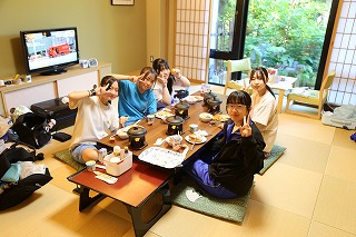 0530朝食の様子 (2) 0530朝食の様子 (2)