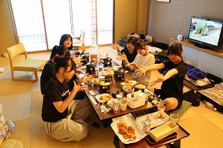 0530朝食の様子 (4) 0530朝食の様子 (4)