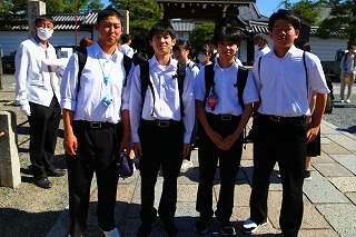 530京都市内班別活動出発 (5)