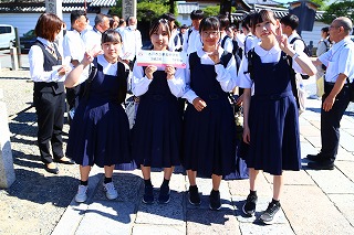 530京都市内班別活動出発 (14)