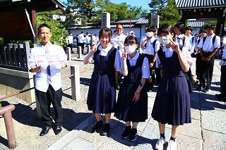 530京都市内班別活動出発 (30)