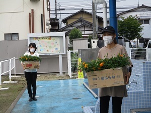花苗植え (4)