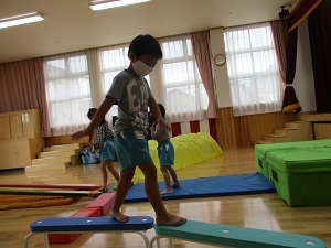 雨の日の遊び 橋渡(11)