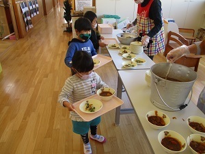 給食年少