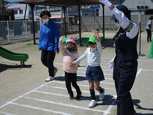 手を挙げて1 手を挙げて1