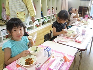 給食体験(もも組) (2) 給食体験(もも組) (2)