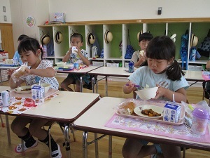 給食体験(もも組) (1) 給食体験(もも組) (1)