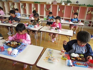 年少ランチ