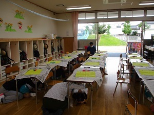 避難訓練 (2) 避難訓練 (2)