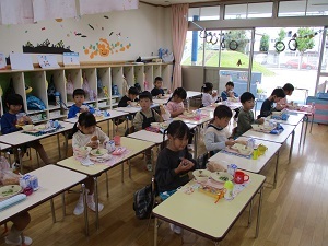 もも組さん,おいしいね。 もも組さん,おいしいね。