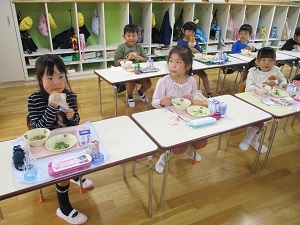 もも組さん,おいしいね。 (1) もも組さん,おいしいね。 (1)