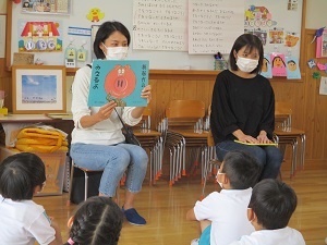 読み聞かせ(もも組)