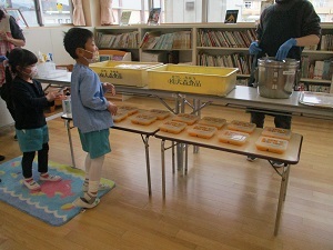 配膳もも組 配膳もも組