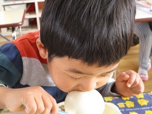 肉まんをパックン 肉まんをパックン