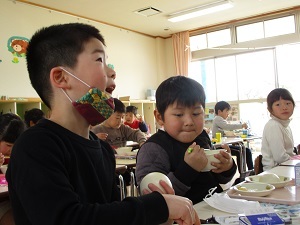 大喜びのもも組 (1) 大喜びのもも組 (1)