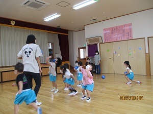 ボール遊び(さくらんぼ組) (2) ボール遊び(さくらんぼ組) (2)
