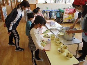 もも組配膳 もも組配膳
