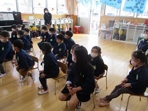 読み聞かせ(もも組)3 読み聞かせ(もも組)3