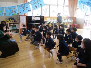 読み聞かせ(もも組)4 読み聞かせ(もも組)4