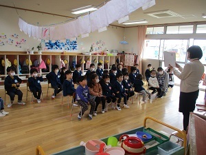 読み聞かせ(さくらんぼ組 (2) 読み聞かせ(さくらんぼ組 (2)