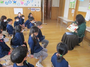 読み聞かせ(もも組)2 読み聞かせ(もも組)2