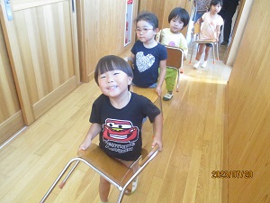 椅子運べるよ 椅子運べるよ