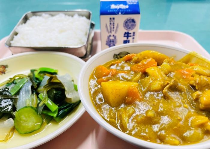 給食はカレー