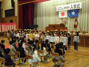 迎えるお兄さんお姉さん