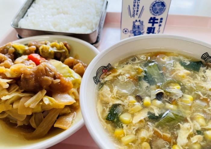 給食は回鍋肉とスープ 給食は回鍋肉とスープ