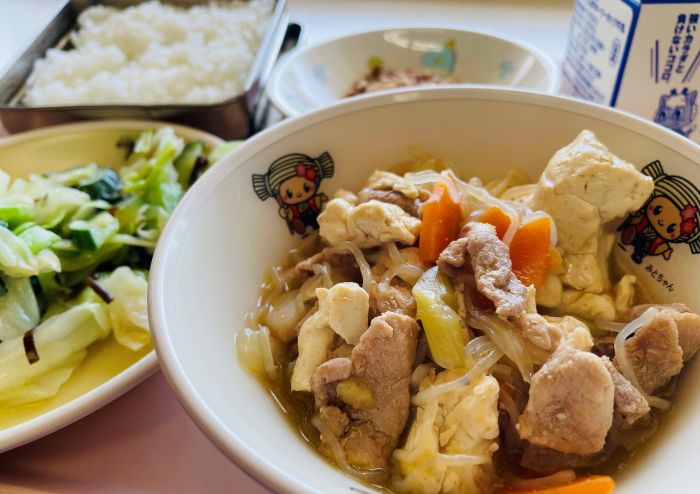給食は肉豆腐 給食は肉豆腐
