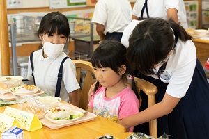 交流給食