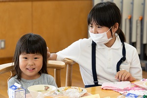 交流給食