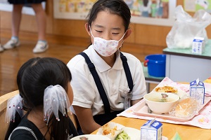 交流給食